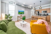 Prime OTR+King Bed+1st Fl+Smart TVs+Sleeps 3+$Park - Apartment