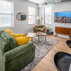 OTR TQL+Sleeps 4ppl+King Bed+$ Private Park+2nd Fl