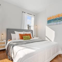OTR, Lux King Bed, 2 Smart TVs, Sleeps 4, 2nd Fl
