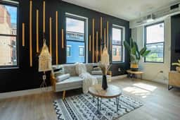 Mins to TQL+Lux King Bed+Smart TVs+Sleeps 4+3rd Fl - Image 3