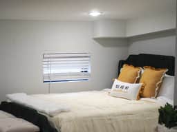 Cozy up for night time in this ultra comfy bed and wake up to loads of sunshine!