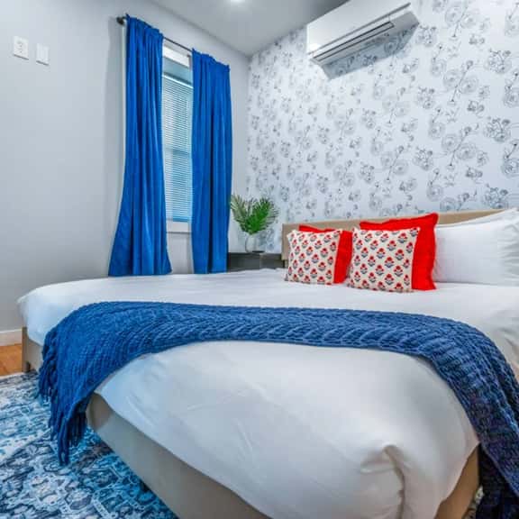 OTR by TQL+King Bed+Parking+wifi+Sleeps 6pp+1st Fl - Image 1