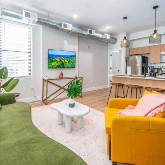 Prime OTR+King Bed+1st Fl+Smart TVs+Sleeps 3+$Park - Apartment - Image 1