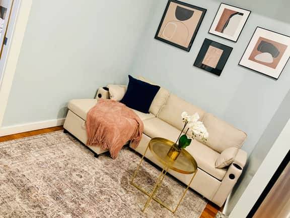 OTR| King Bed| Smart TVs| Sleeps 3| Wifi| 1st Fl - Image 2