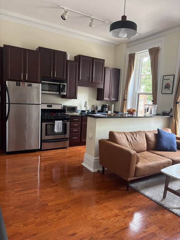 815 Elm St - Image 2